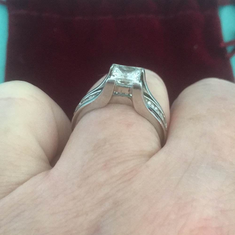 Sterling silver cubic zirconia ring size 8.5 - Picture 6 of 8